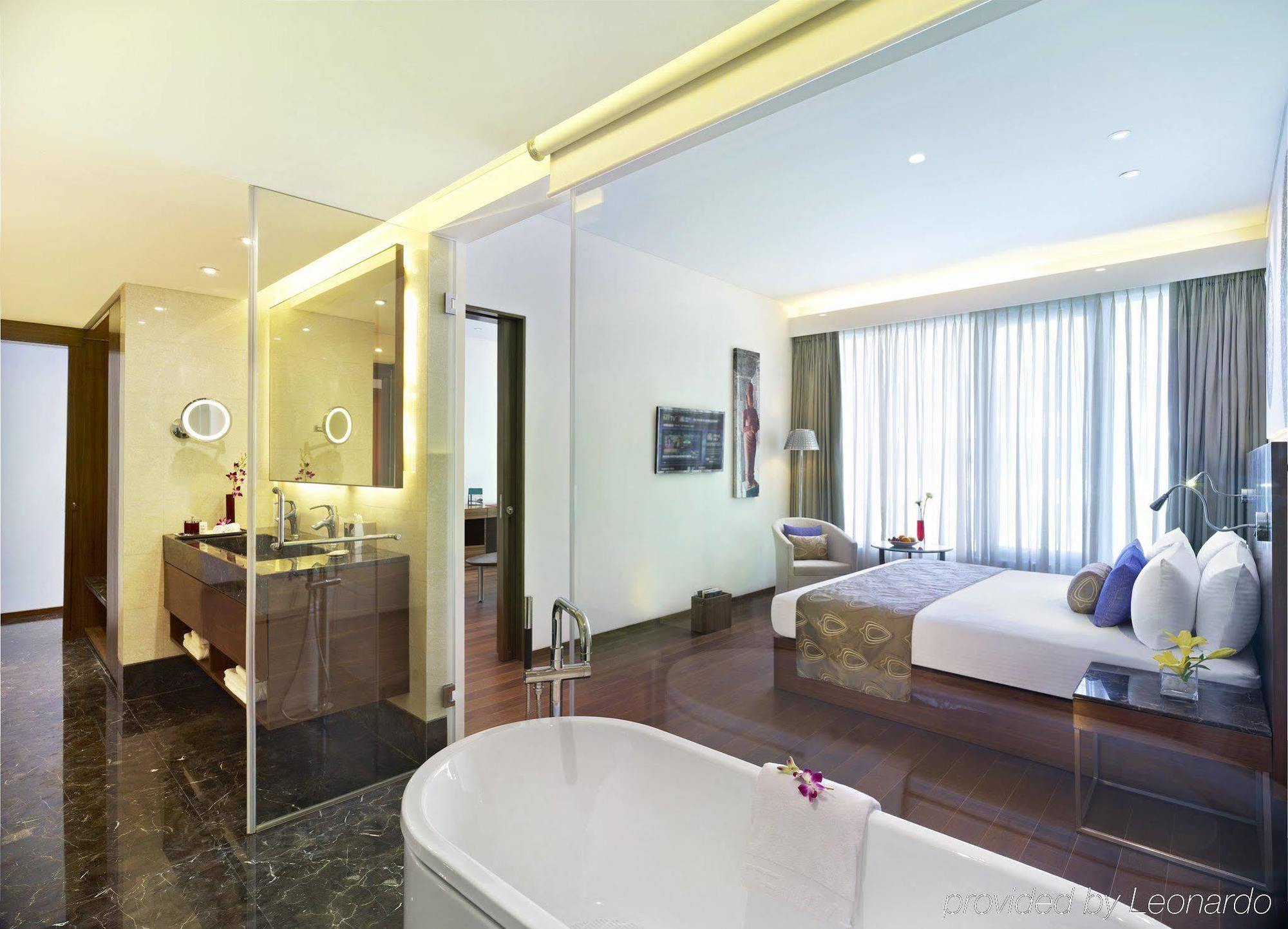 Vivanta Chennai It Expressway Omr Esterno foto A suite at the hotel